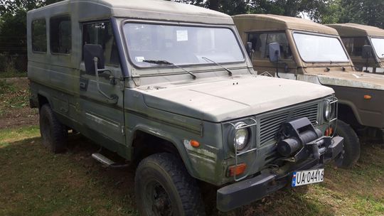 Wojsko sprzedaje: samochody, manierki, aparat do USG i flet