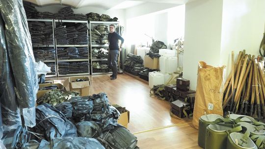 Wojsko sprzedaje sprzęt. Można kupić m.in. samochody, namiot czy 200-litrowe beczki z naftą