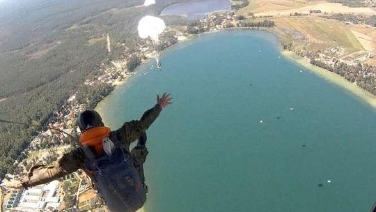 Wojskowy desant na Jezioro Białe. Dziś ćwiczenia skoków do wody