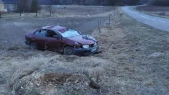 Wojszyn: Nissan w rowie, a w nim dwaj pijani. Kto prowadził?