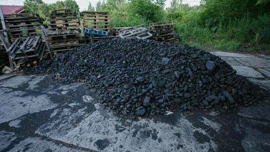 Wójt, burmistrz i prezydent zaczynają handel węglem. Kto będzie mógł kupić tańszy?