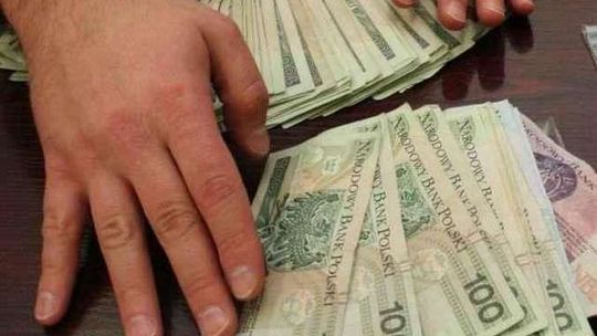 Wójt Markuszowa bliżej wypłaty 25 tys. zł