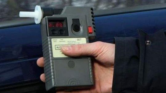 Wójt prowadził samochód i miał 0,5 promila. "To był lek, a nie alkohol"