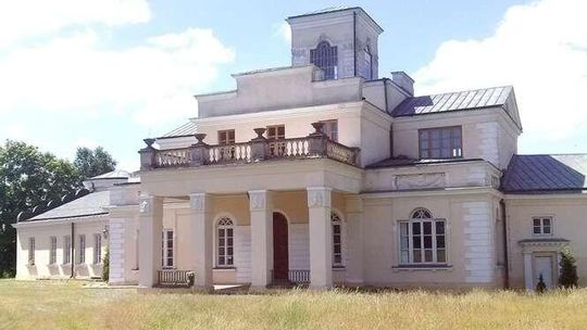 Wójt przeprowadza się do pałacu