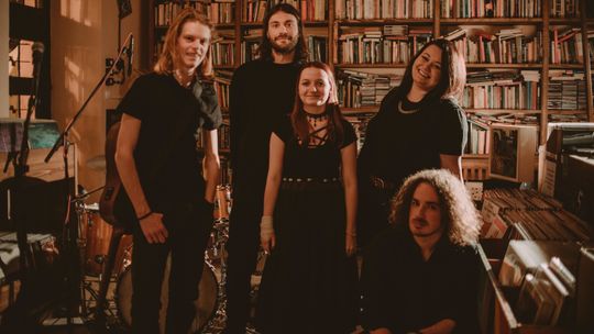 Wokalista z Australii założył zespół w Lublinie. The Embers można już słuchać w internecie