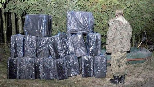 Wola Uhruska. Przemytnicy na pontonie