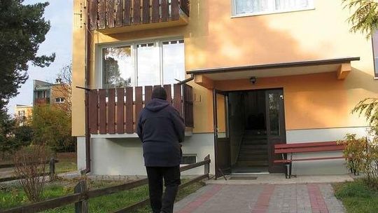 Wola Uhruska: Zwłoki dziecka znalezione w łazience. Sąsiedzi o rodzicach: "To młode, przykładne małżeństwo"