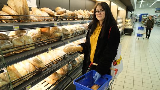 Wolontariusze w Lublinie pomagają seniorom m.in. zrobić zakupy [gdzie szukać pomocy]