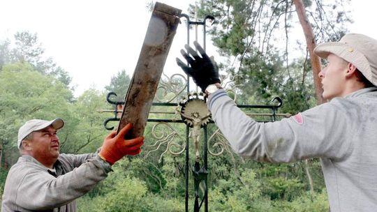 Wołyń Redivivus: Wchodzimy do lasu, wychodzimy z cmentarza