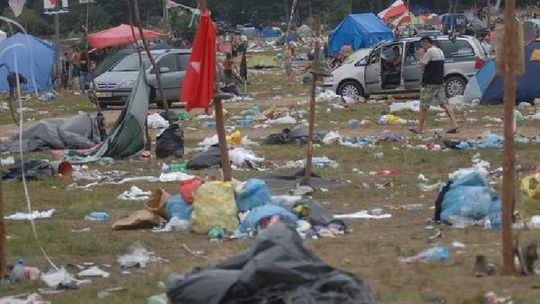Woodstock się skończył, zostały tony śmieci (zdjęcia)