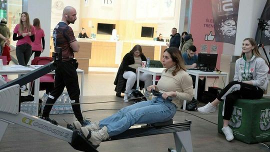 WOŚP 2023: Wiosłowanie w centrum handlowym 