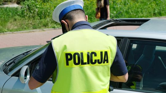 Wpadka kierowcy koło Puław. Tłumaczył się, że „pił wino ze swoją dziewczyną”