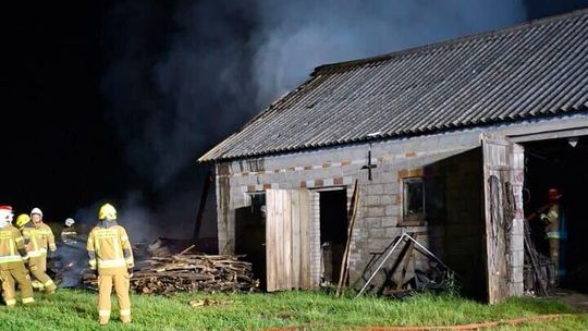 Wpadka podpalacza. Zatrzymali go, gdy wychodził z zapalniczką ze stodoły