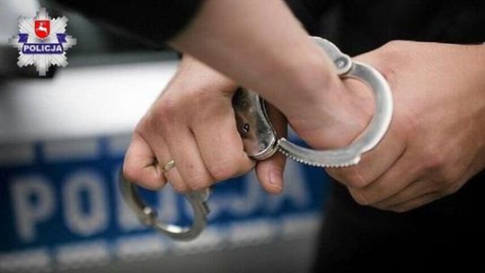 Wpadł do sklepu po alkohol, rzucił się na ochroniarza