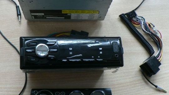 Wpadł na włamaniu do samochodu. Złapał go właściciel auta