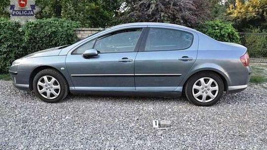 Wpadł podczas próby włamania. Policjantom mówił, że jest z policji