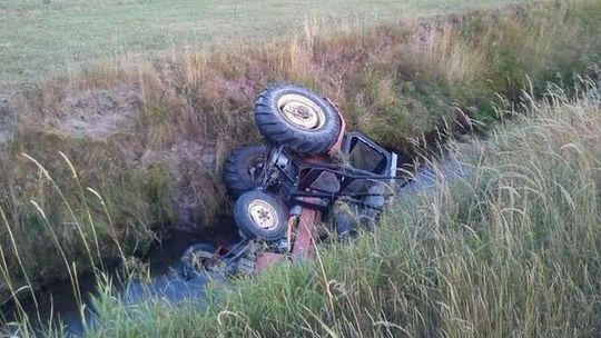 Wpadł pożyczonym traktorem do rzeki. Był pijany
