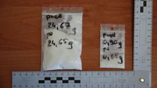 Wpadł z narkotykami. Okazało się, że w domu ma ich więcej