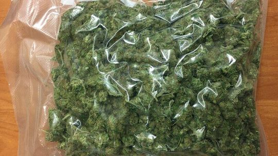 Wpadł z narkotykami. Policjanci czekali na 25-latka na klatce schodowej