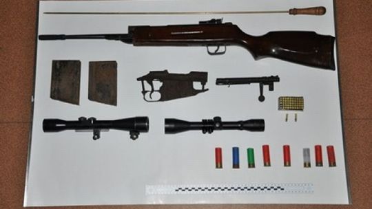 Wpadł z nielegalną bronią i amunicją