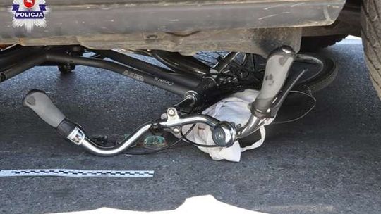 Wpadła pod land rovera. Ciągnął ją przez kilkanaście metrów