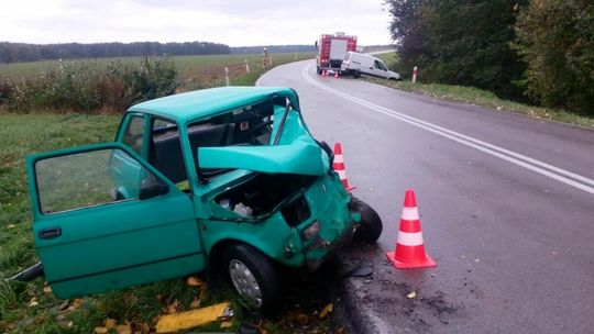 Wpadła w poślizg i uderzyła w malucha. Policja apeluje o rozwagę za kierownicą