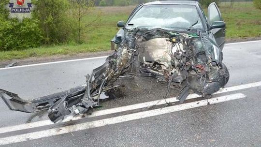 Wpadła w poślizg podczas wyprzedzania. Dwie kobiety w szpitalu