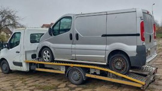 Wpadli z kradzionym autem na lawecie