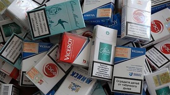 Wpadli z lewymi papierosami, bo mieli kolizję