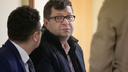 Wpłacił pół miliona i wyszedł z aresztu, ale prokuratura nie odpuszcza Zbigniewowi Stonodze