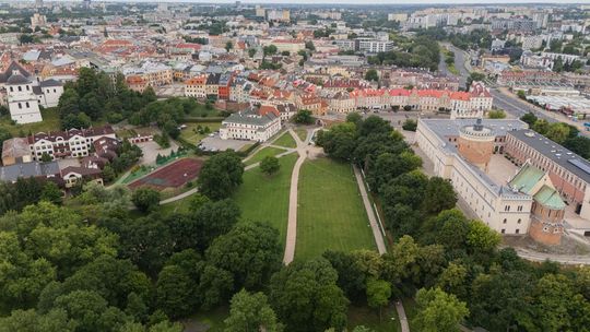 Wpłynęły oferty. Błonia pod Zamkiem coraz bliżej remontu