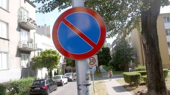 Wprowadzili zakaz postoju przy ul. Czwartaków, a później przyszła Straż Miejska