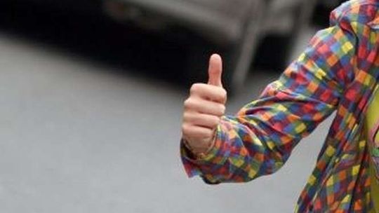 Wracał do domu autostopem. Doszło do awantury, stracił telefon i pieniądze