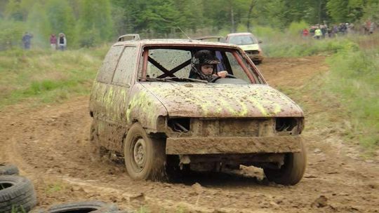 Wrak race czyli moto-rzeźnia na torze w Stanisławce