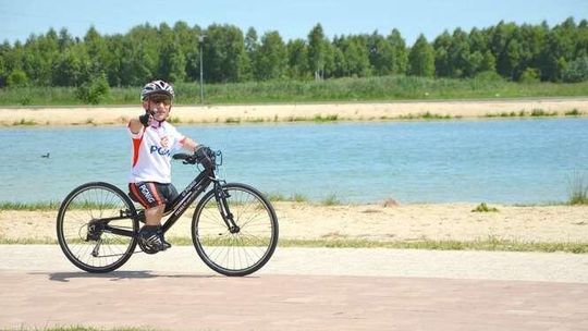 Wsiadł na rower i pokonał 1500 km. "Pokazuję niepełnosprawnym, że świat nie gryzie"
