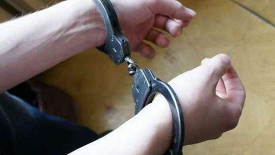 Wspólnie pili. Kobieta skończyła z nożem w piersi