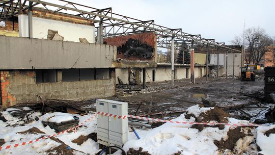 Wstrzymana budowa czeka na opinię. Ale ta nie powstanie, bo... hotele są zamknięte