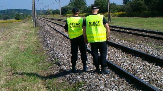 Wszedł na tory i się awanturował. Chciał się dostać do Warszawy