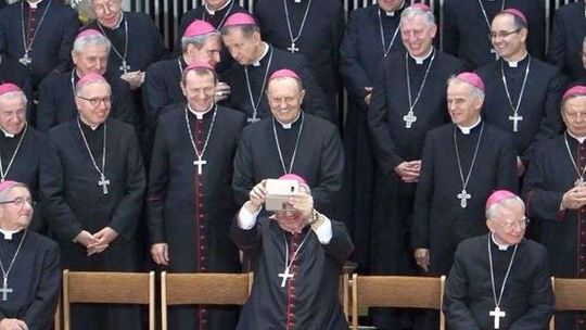Wszyscy biskupi na jednym zdjęciu. Były też selfie