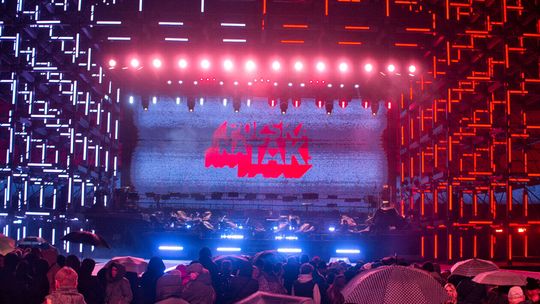 „Wszyscy jesteśmy ambasadorami wolności” – muzyczna uczta na Placu Zamkowym i przed telewizorami