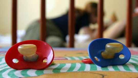 Wszyscy wiedzą, kto jest ojcem dziecka. Ale urząd wpisuje kogoś innego