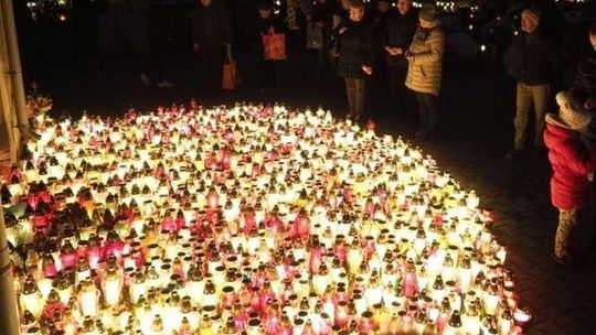 Wszystkich Świętych w Lublinie: Cmentarz przy ul. Unickiej w nocy [zdjęcia]