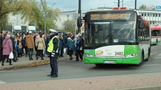 Wszystkich Świętych w Lublinie. Zmiany przy cmentarzach i specjalne linie autobusowe
