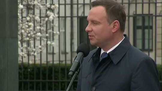 "Wybaczmy sobie wzajemnie". Andrzej Duda odsłonił tablicę upamiętniającą Lecha Kaczyńskiego