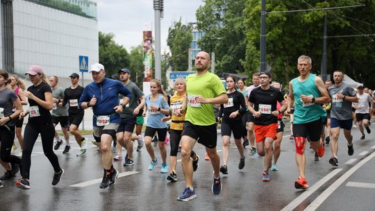 Wybiegną na ulice. Kierowcy i komunikacja miejska pojadą objazdami