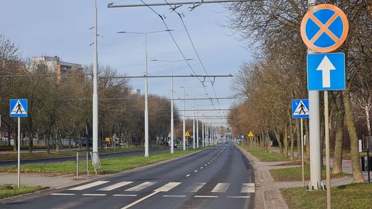 Wyblaknięte znaki na Czechowie. Ratusz wymieni tylko dwa 