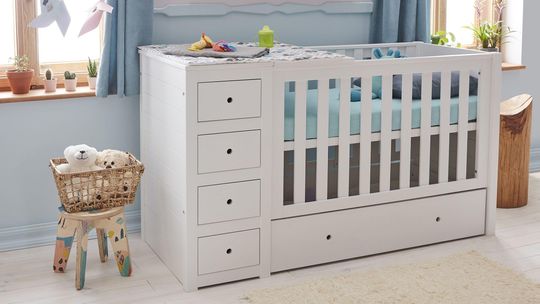 Wybór łóżeczka dla niemowlaka – na co zwrócić uwagę?