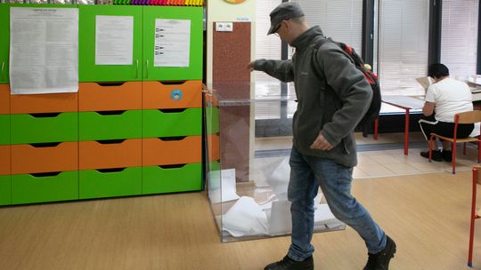 Wybory 2019. PKW podało frekwencję wyborów do godz. 12. Zagłosowało 18,14% Polaków