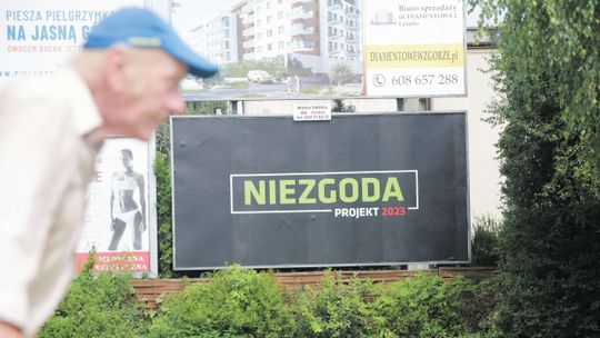 Wybory jesienią, ale niektórzy już na billboardach. „To wcale nie jest kampania wyborcza”