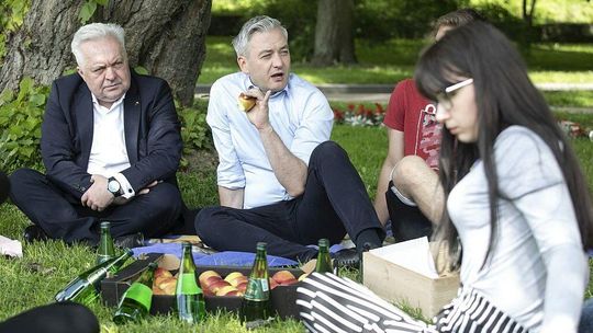 Wybory prezydenckie 2020. Robert Biedroń spotkał się z młodzieżą w Nałęczowie [zdjęcia]